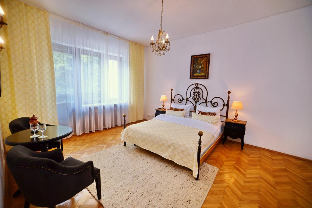 Готель Casa Negustorului Дева Екстер'єр фото