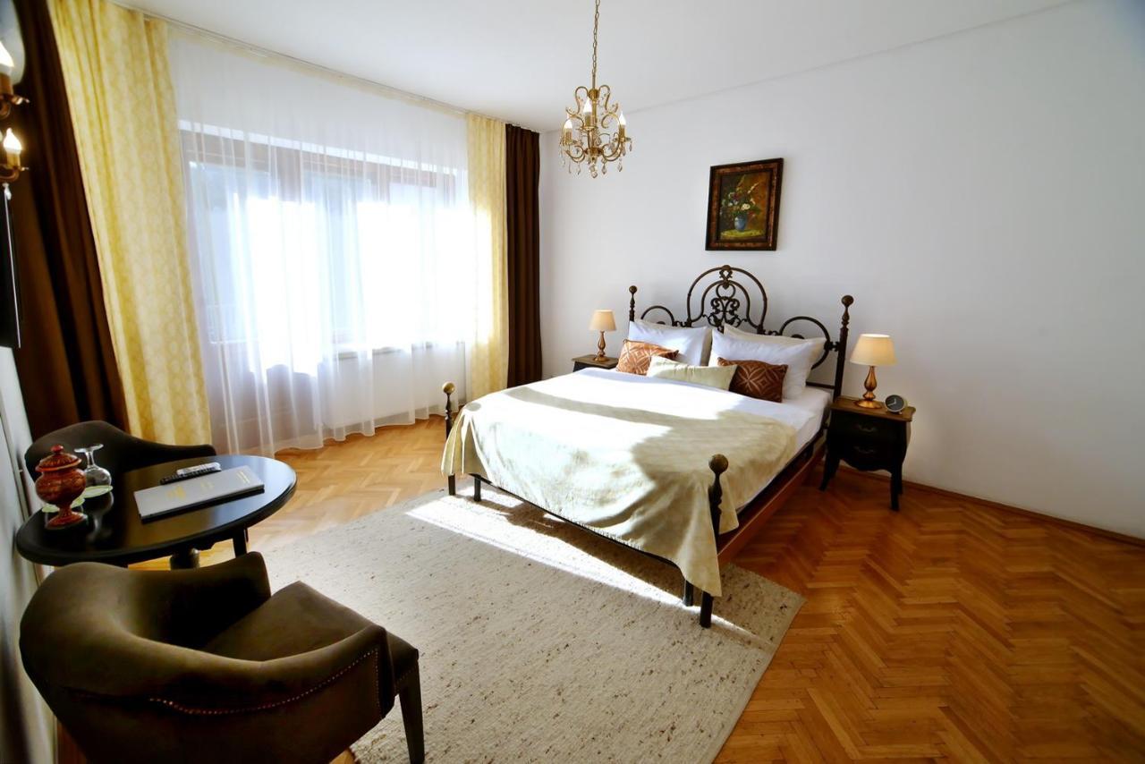 Готель Casa Negustorului Дева Екстер'єр фото